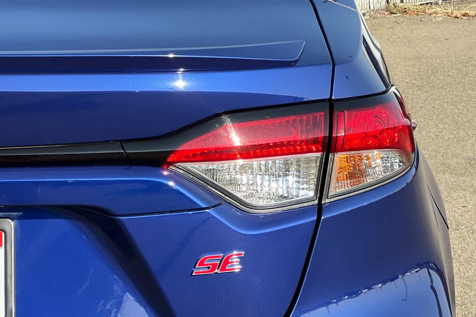 Used 2021 Toyota Corolla SE w/ SE Premium Package FWD image 21