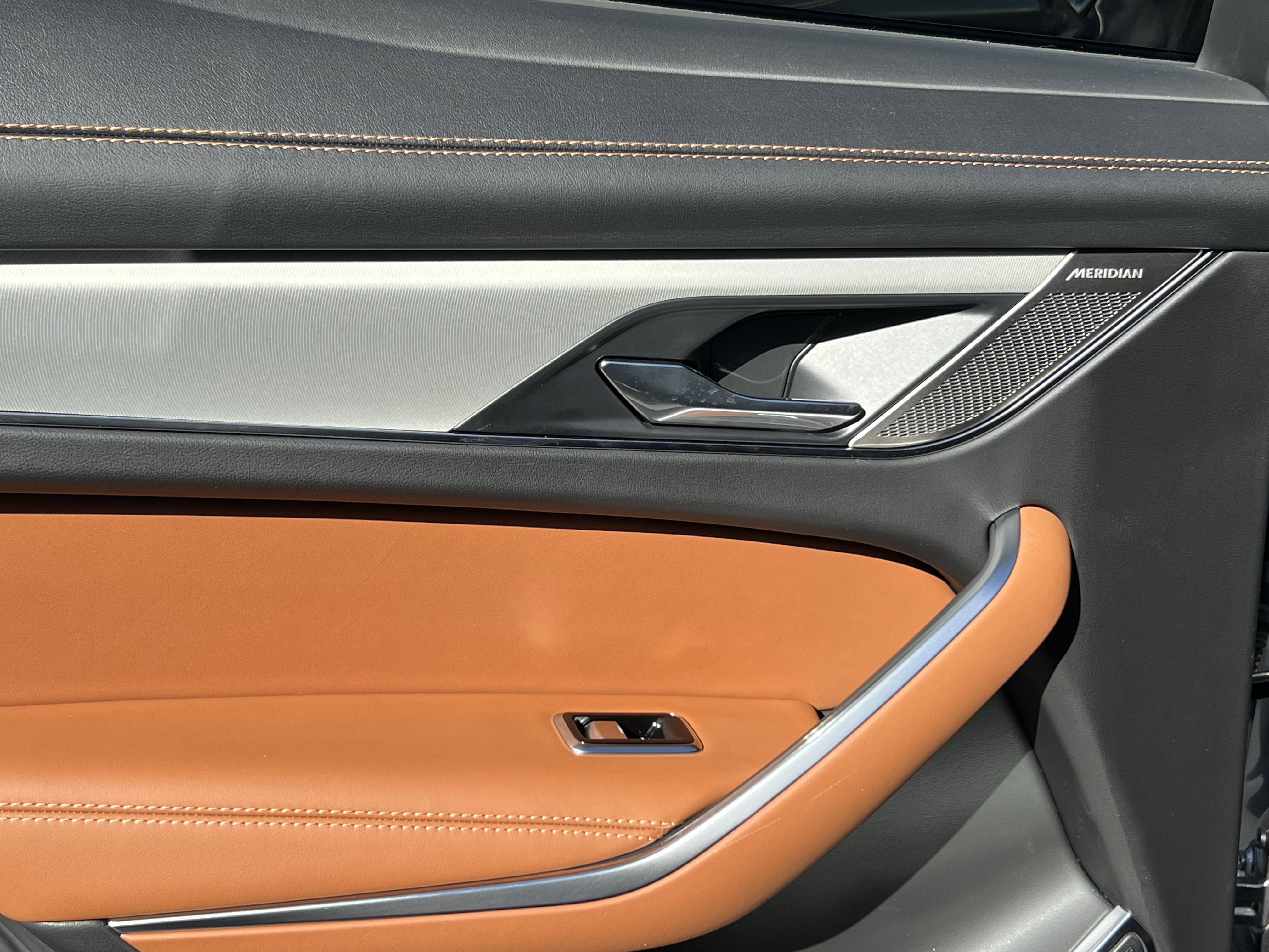 Certified 2025 Jaguar F-PACE R-Dynamic S image 30