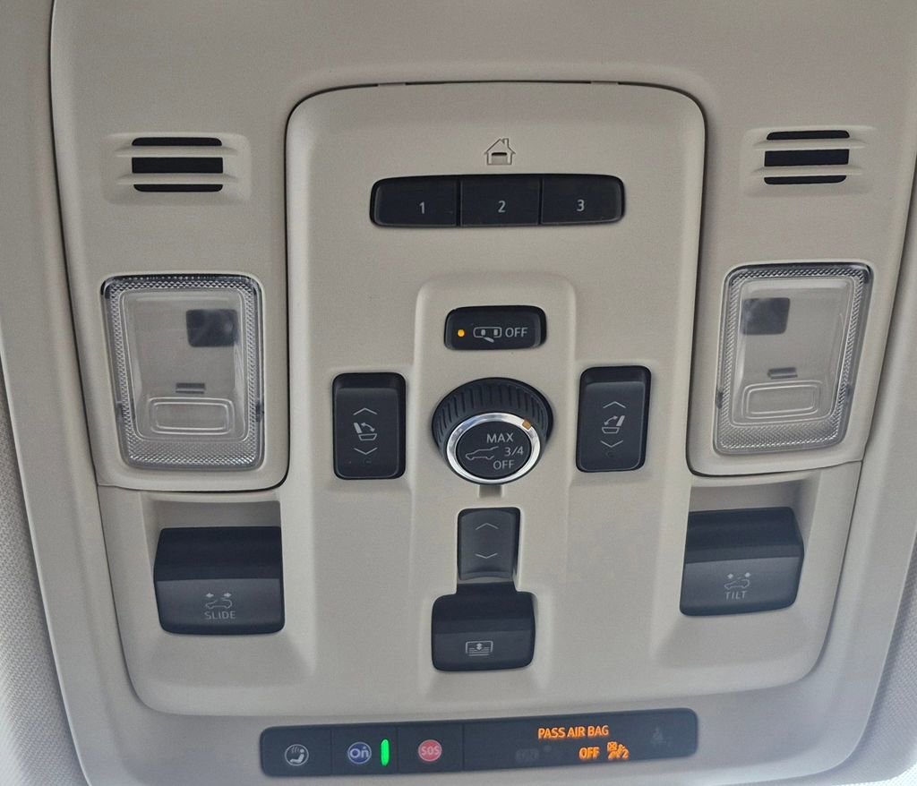 Used 2024 GMC Yukon Denali w/ Advanced Technology Package AWD/4WD image 13
