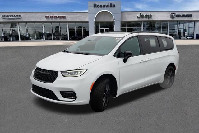 New 2026 Chrysler Pacifica Limited w/ S Appearance Package image 7