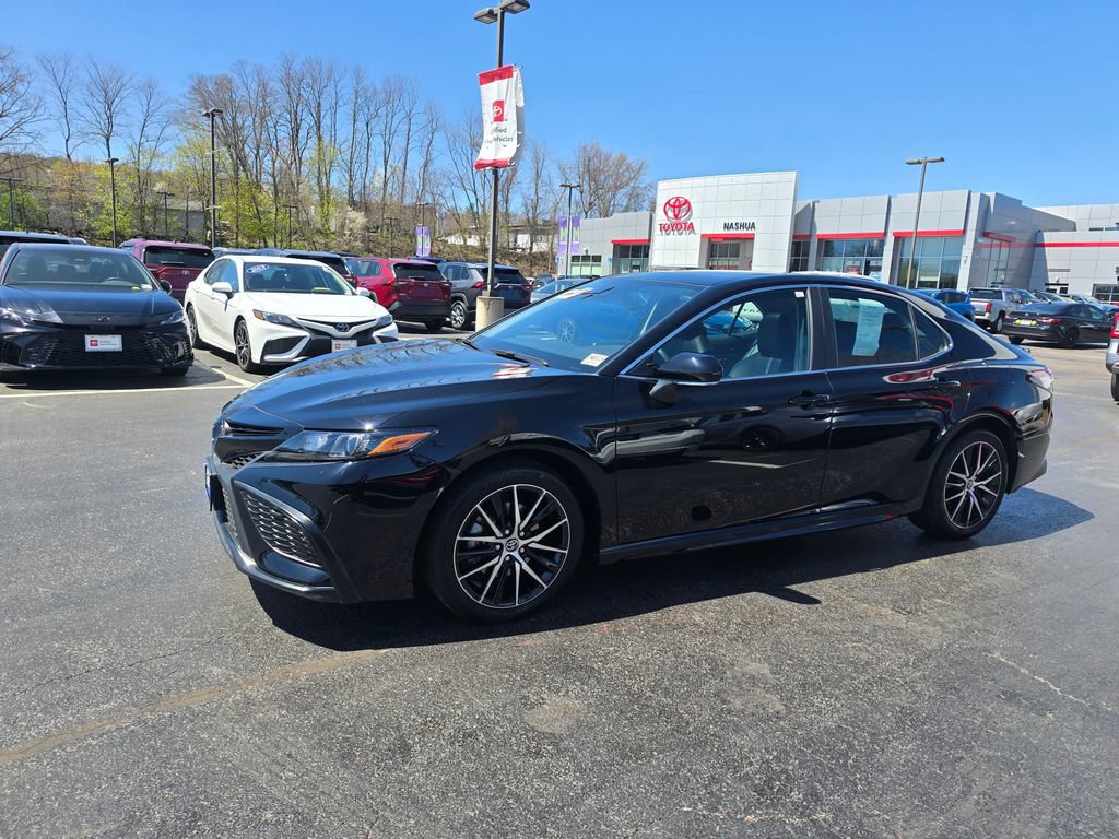 Certified 2023 Toyota Camry SE w/ Cold Weather Package AWD/4WD image 3