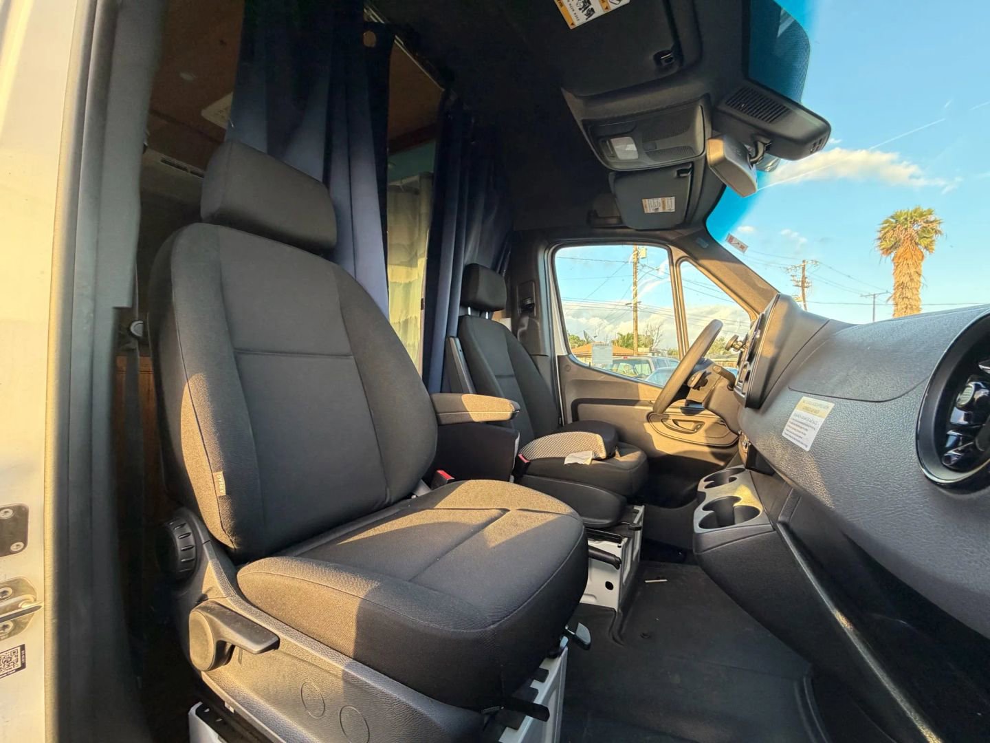 Used 2020 Mercedes-Benz Sprinter 2500 image 48