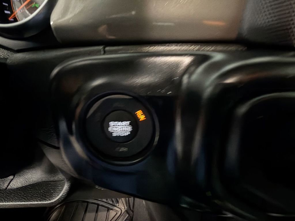 Used 2021 Jeep Gladiator Sport AWD/4WD image 16