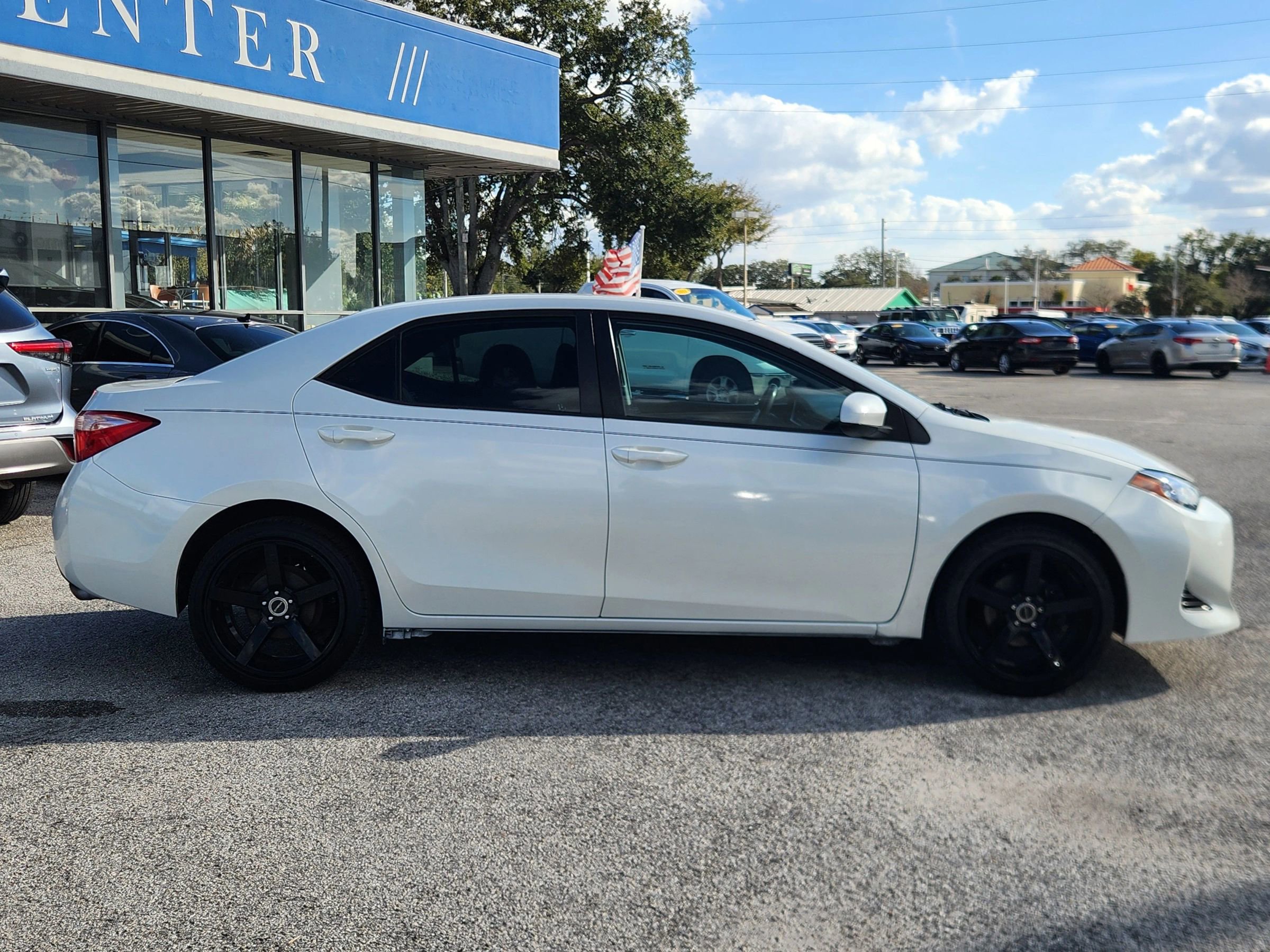 Used 2019 Toyota Corolla LE FWD image 9