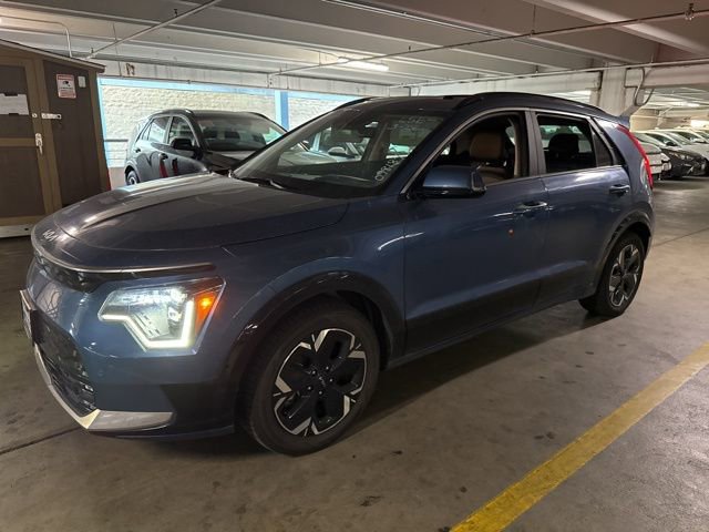 Certified 2024 Kia Niro Wave FWD image 2