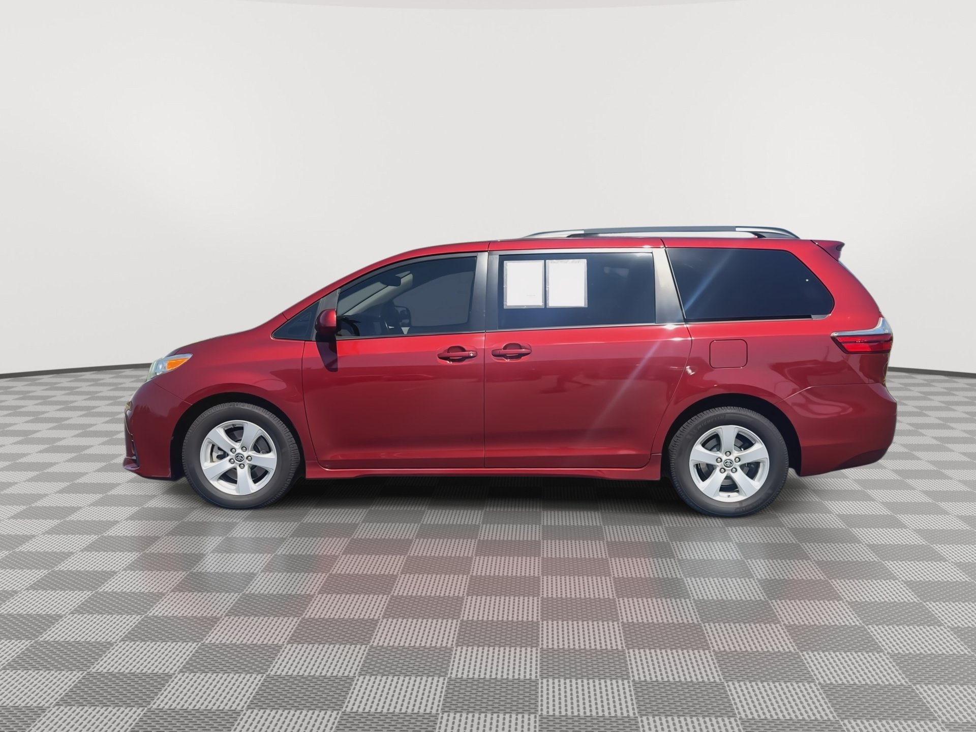 Used 2020 Toyota Sienna LE FWD image 5
