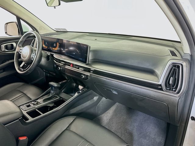 Used 2025 Kia Sorento S image 21