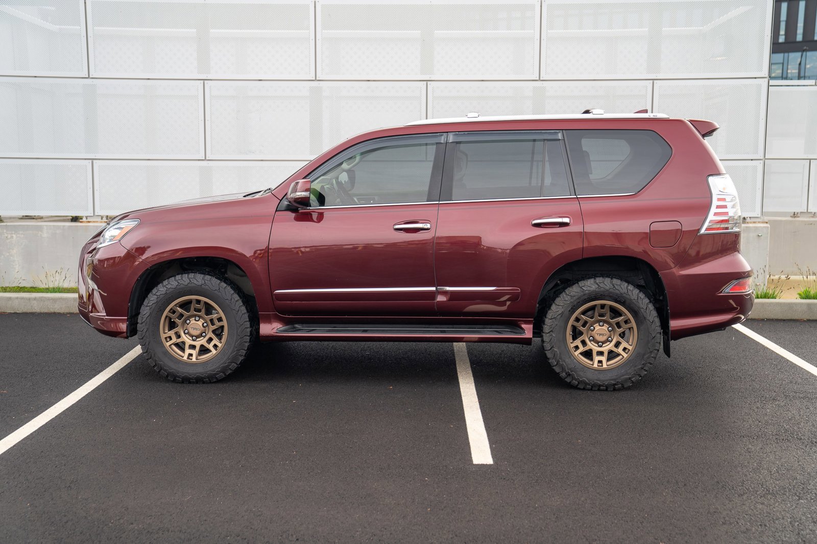 Used 2018 Lexus GX 460 image 2