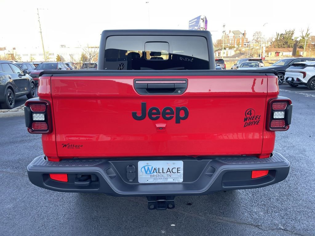 Used 2024 Jeep Gladiator Willys image 5