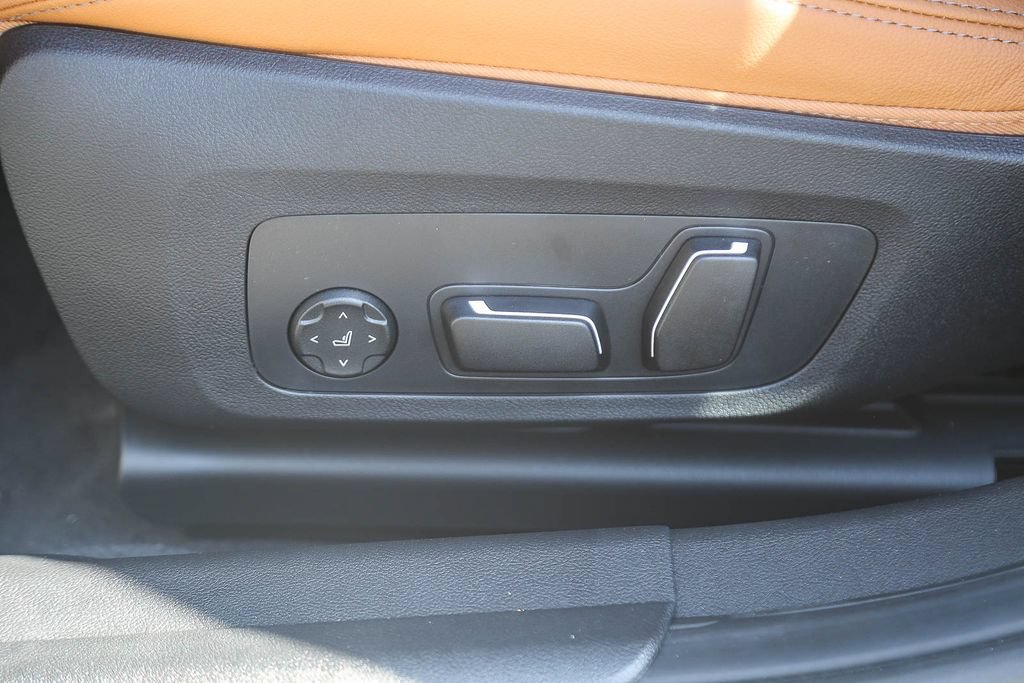 New 2026 BMW 330i Sedan w/ Convenience Package RWD image 18