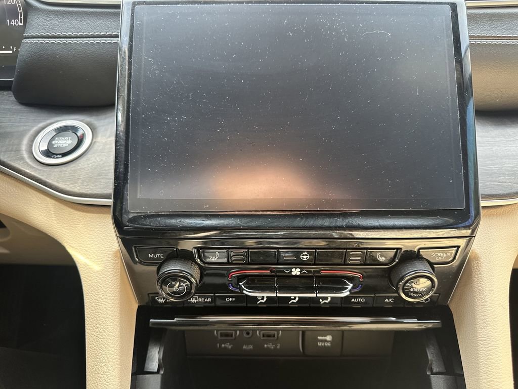 Used 2023 Jeep Grand Cherokee L Limited w/ Black Appearance Package image 32