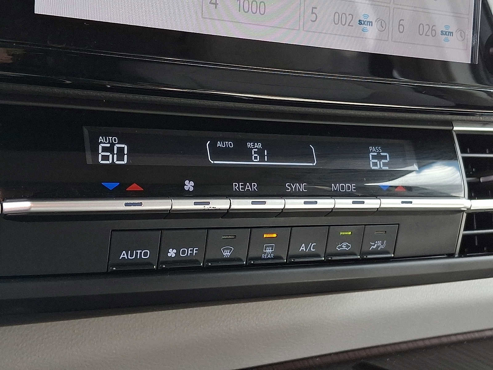 Used 2023 Toyota Sienna LE AWD/4WD image 13