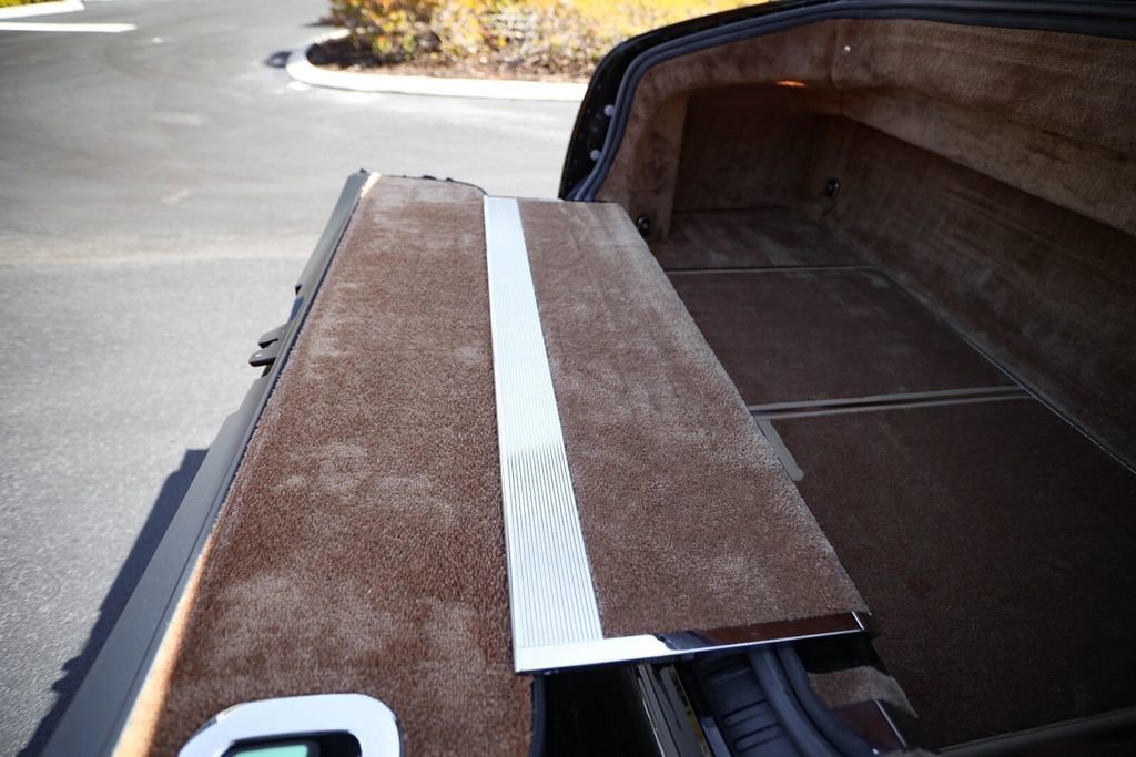 Used 2010 Rolls-Royce Phantom Drophead Coupe image 24