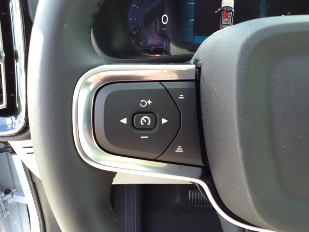 Certified 2025 Volvo XC40 B5 Ultra w/ Climate Package image 15