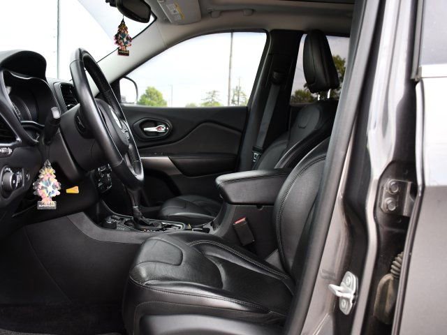 Used 2019 Jeep Cherokee Limited image 11