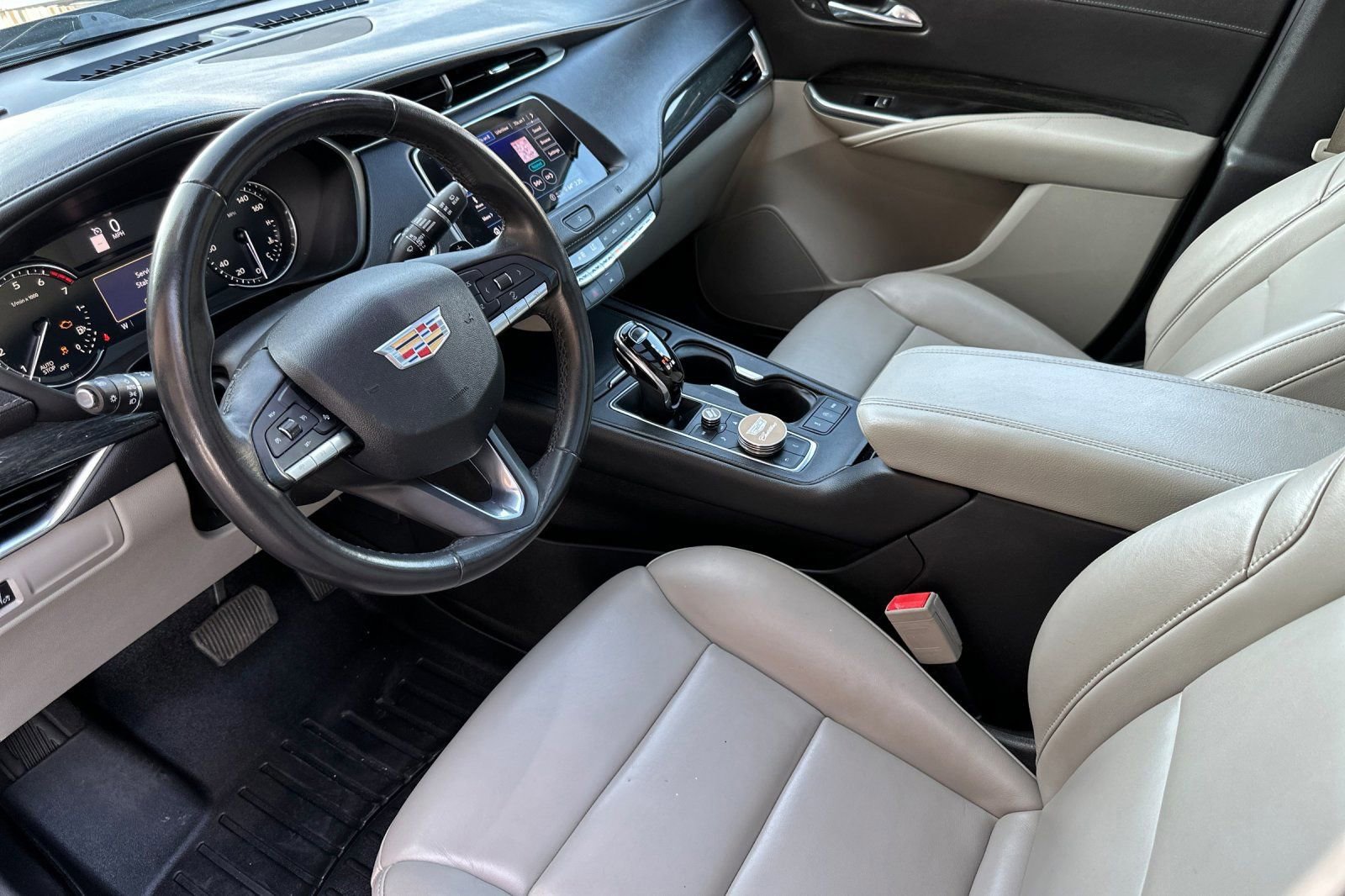 Used 2020 Cadillac XT4 Premium Luxury w/ Driver Awareness Package image 10