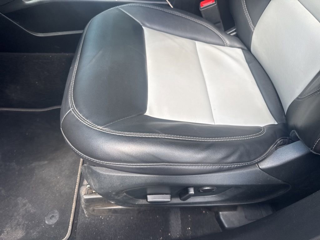 Used 2023 Ford Explorer XLT w/ Equipment Group 202A image 18