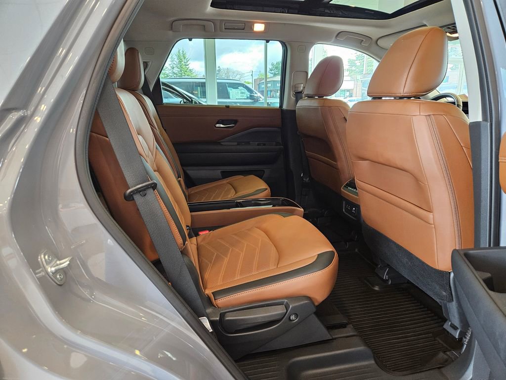Used 2023 Nissan Pathfinder Platinum w/ Lighting Package (N93) image 30