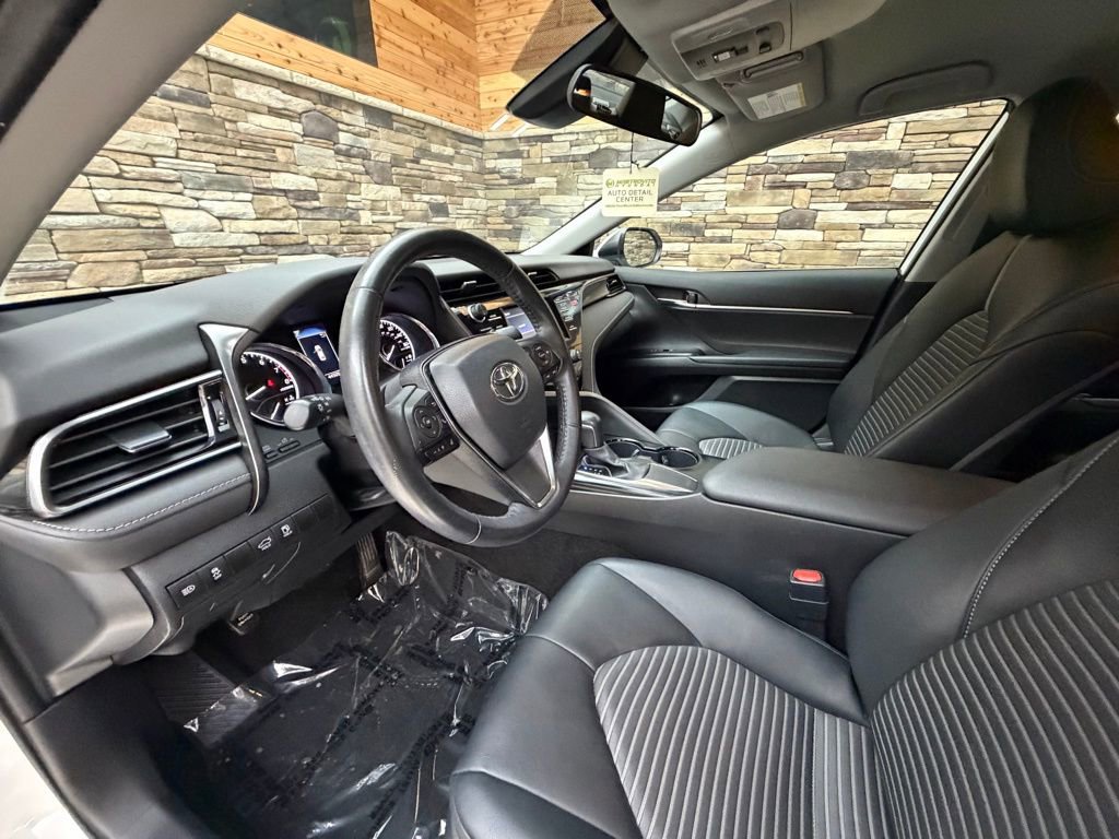 Used 2020 Toyota Camry SE image 10