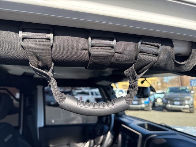 Used 2016 Jeep Wrangler Unlimited Sahara w/ Connectivity Group image 34