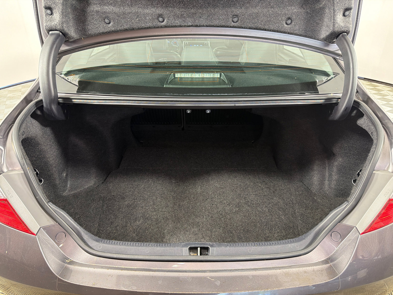 Used 2017 Toyota Camry XLE FWD image 18