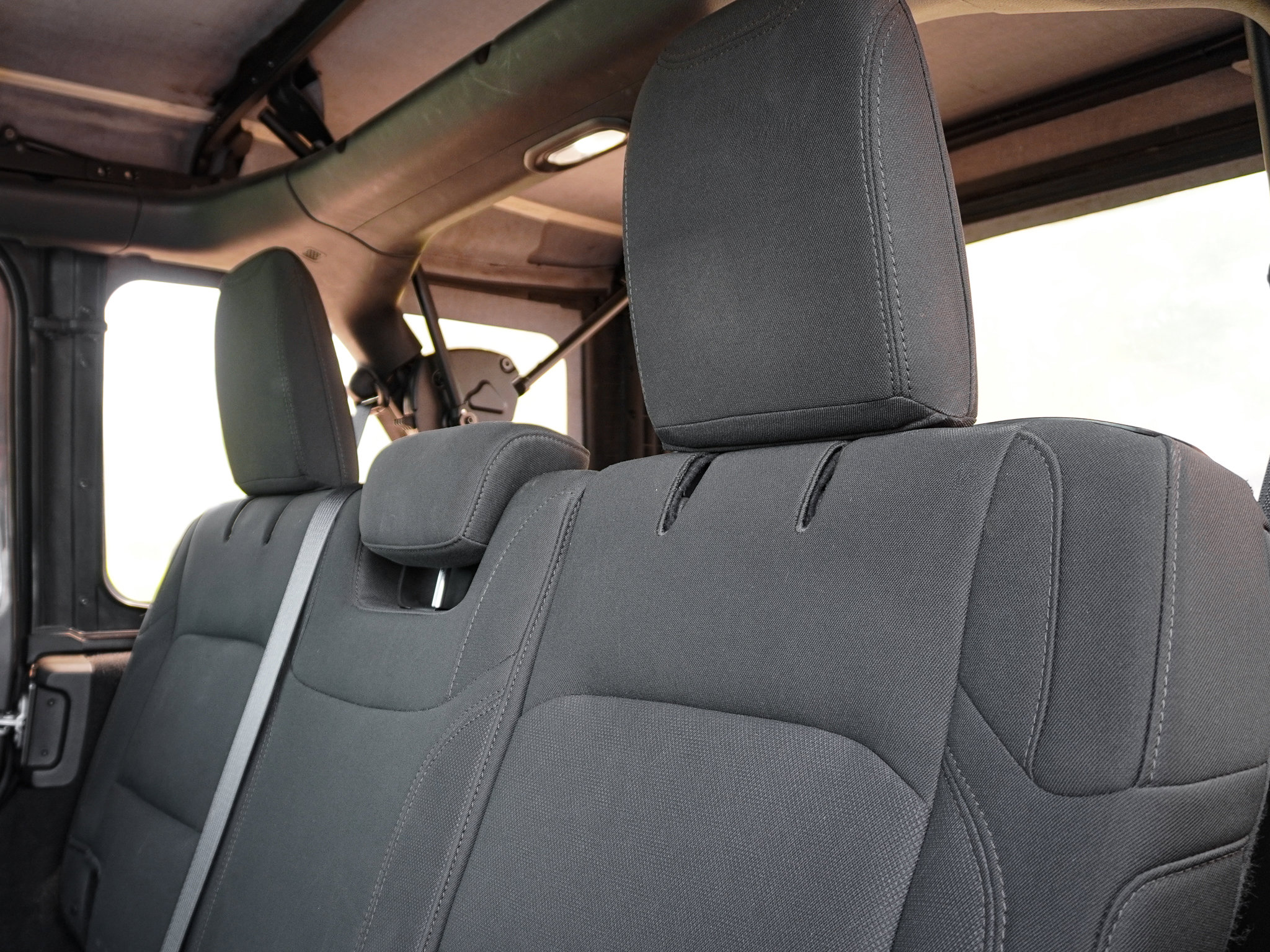 Used 2018 Jeep Wrangler Unlimited Sport S image 31