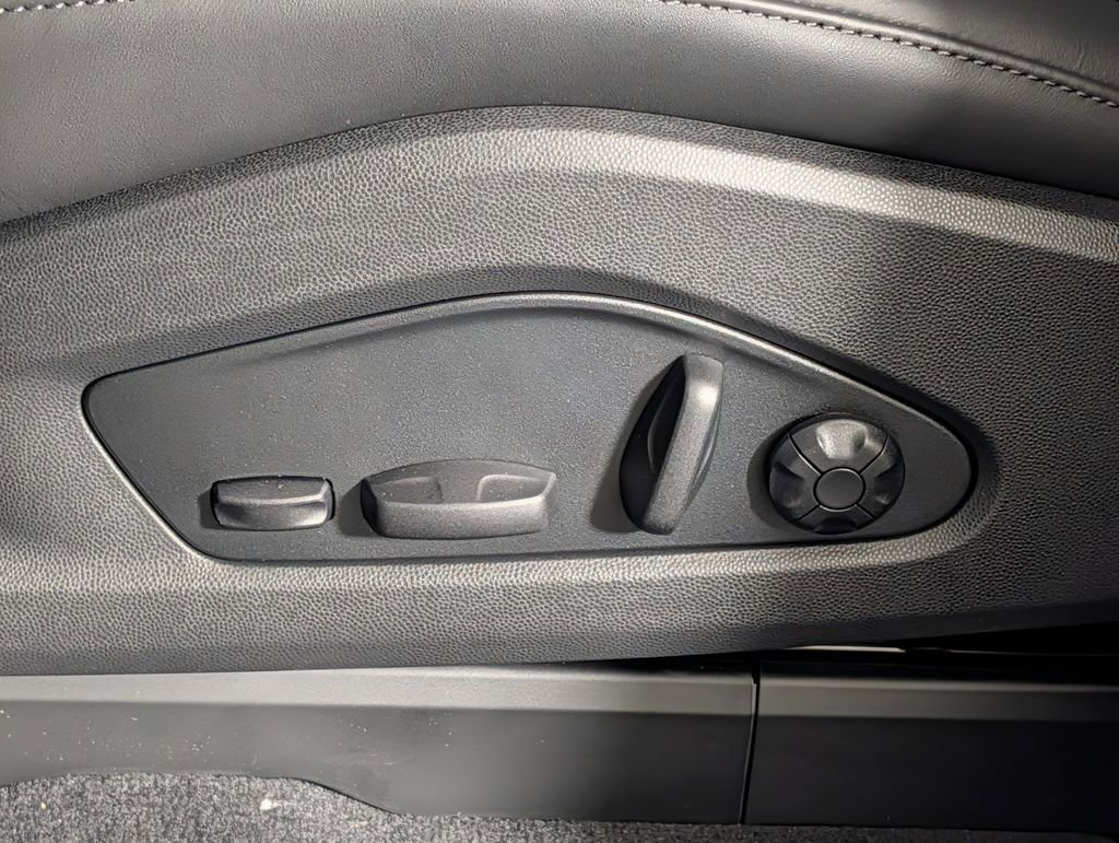 New 2026 Porsche Macan Electric image 28