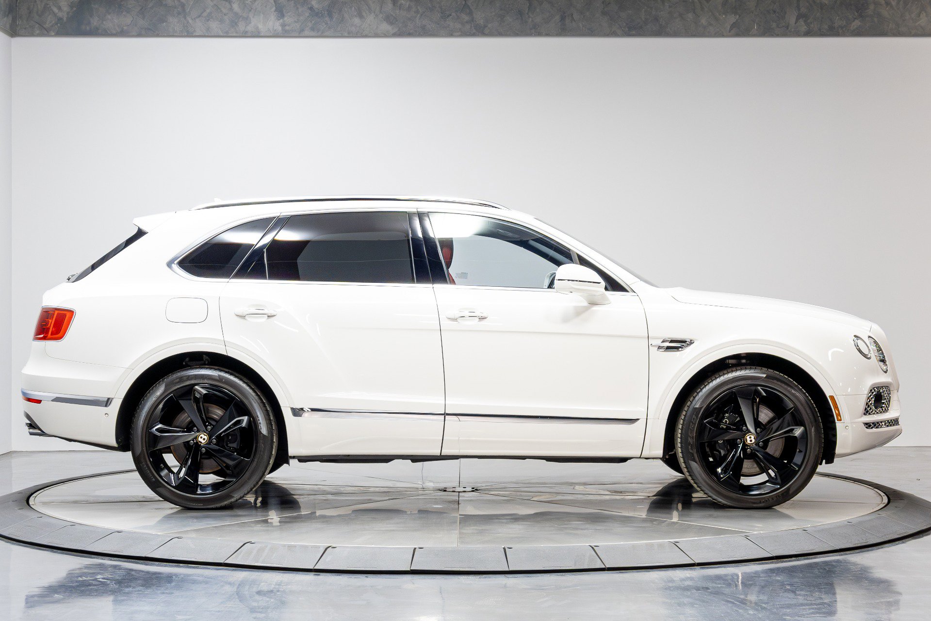 Used 2020 Bentley Bentayga image 19