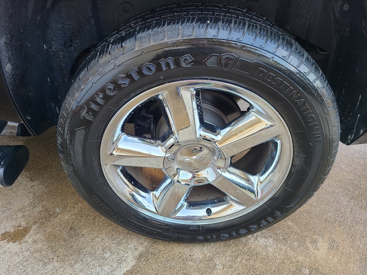 Used 2013 Chevrolet Suburban LTZ image 4