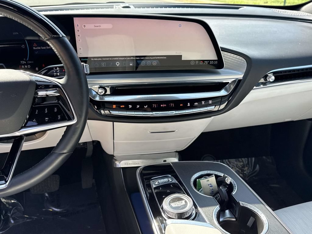 Used 2024 Cadillac Lyriq Luxury AWD/4WD image 9