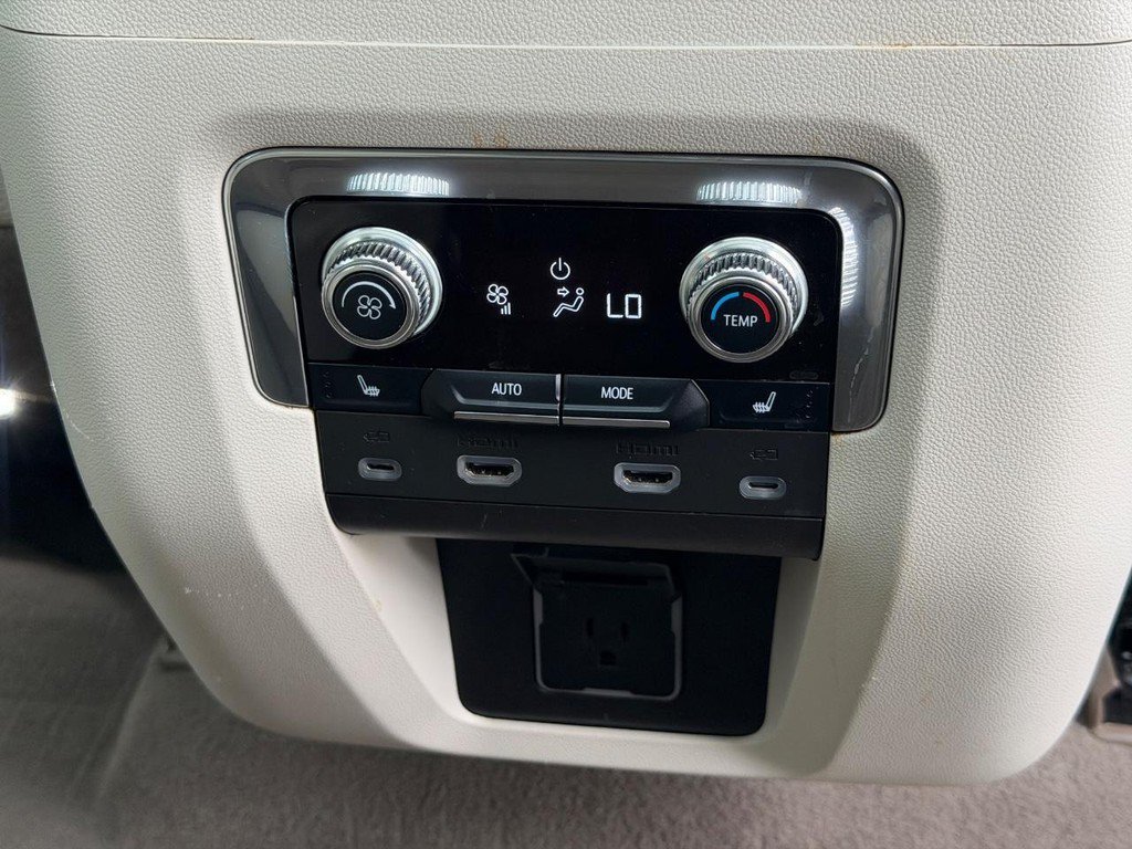 Used 2023 GMC Yukon XL Denali w/ Denali Reserve Package AWD/4WD image 16