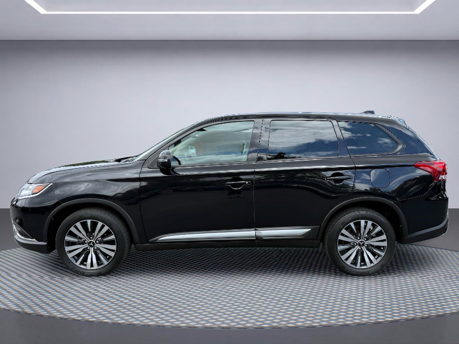 Used 2020 Mitsubishi Outlander SE AWD/4WD image 3