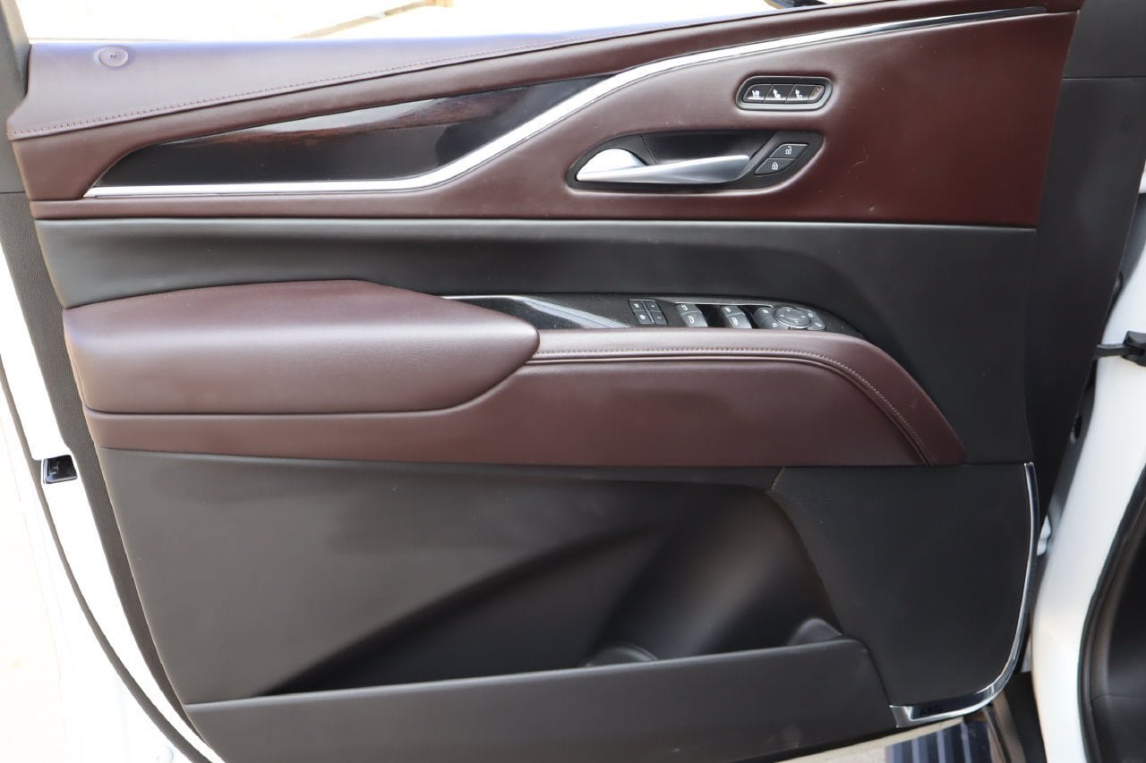 Used 2023 Cadillac Escalade Sport Platinum w/ LPO, Floor Liner Package AWD/4WD image 24