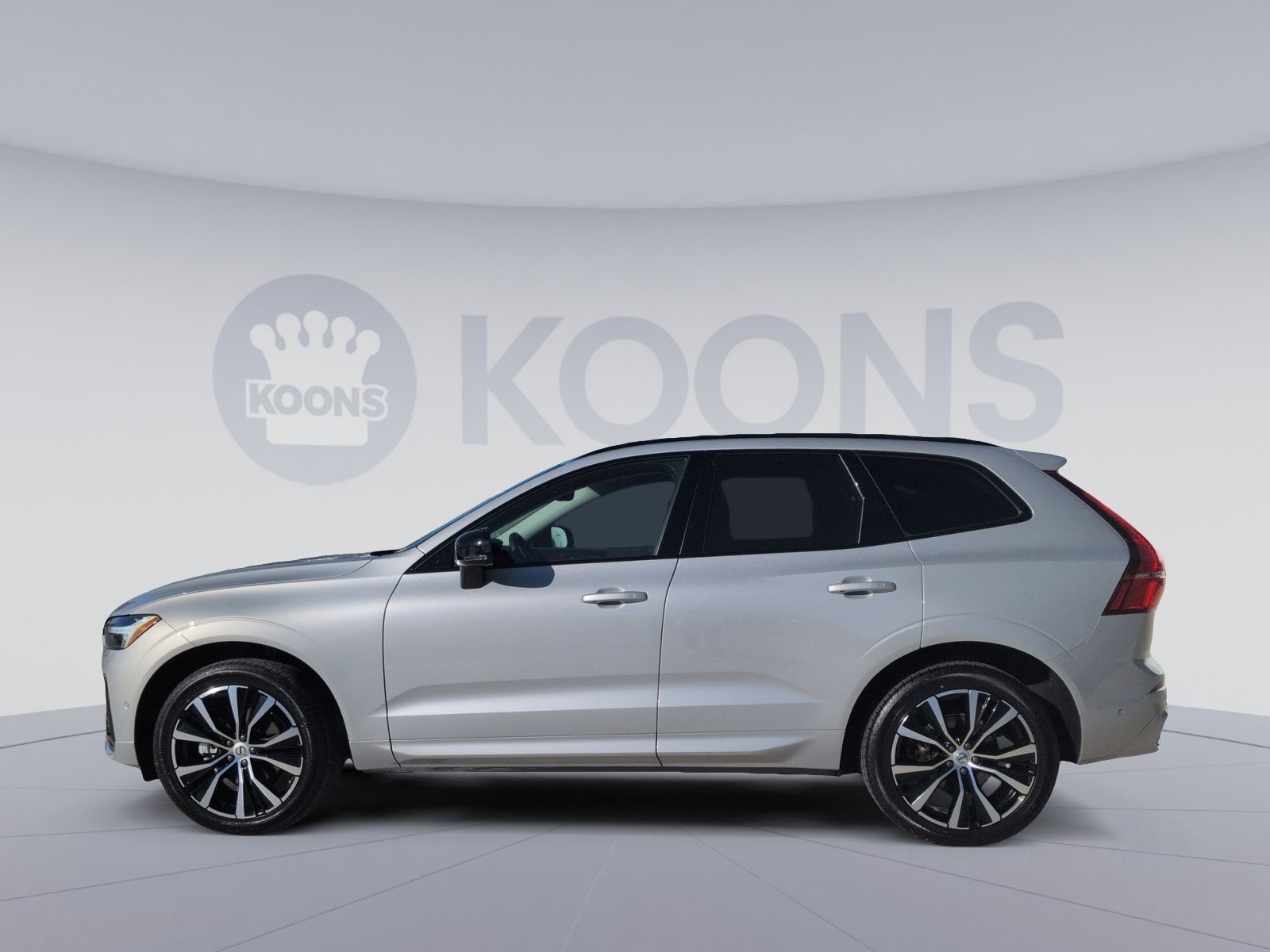 Certified 2025 Volvo XC60 B5 Plus image 2