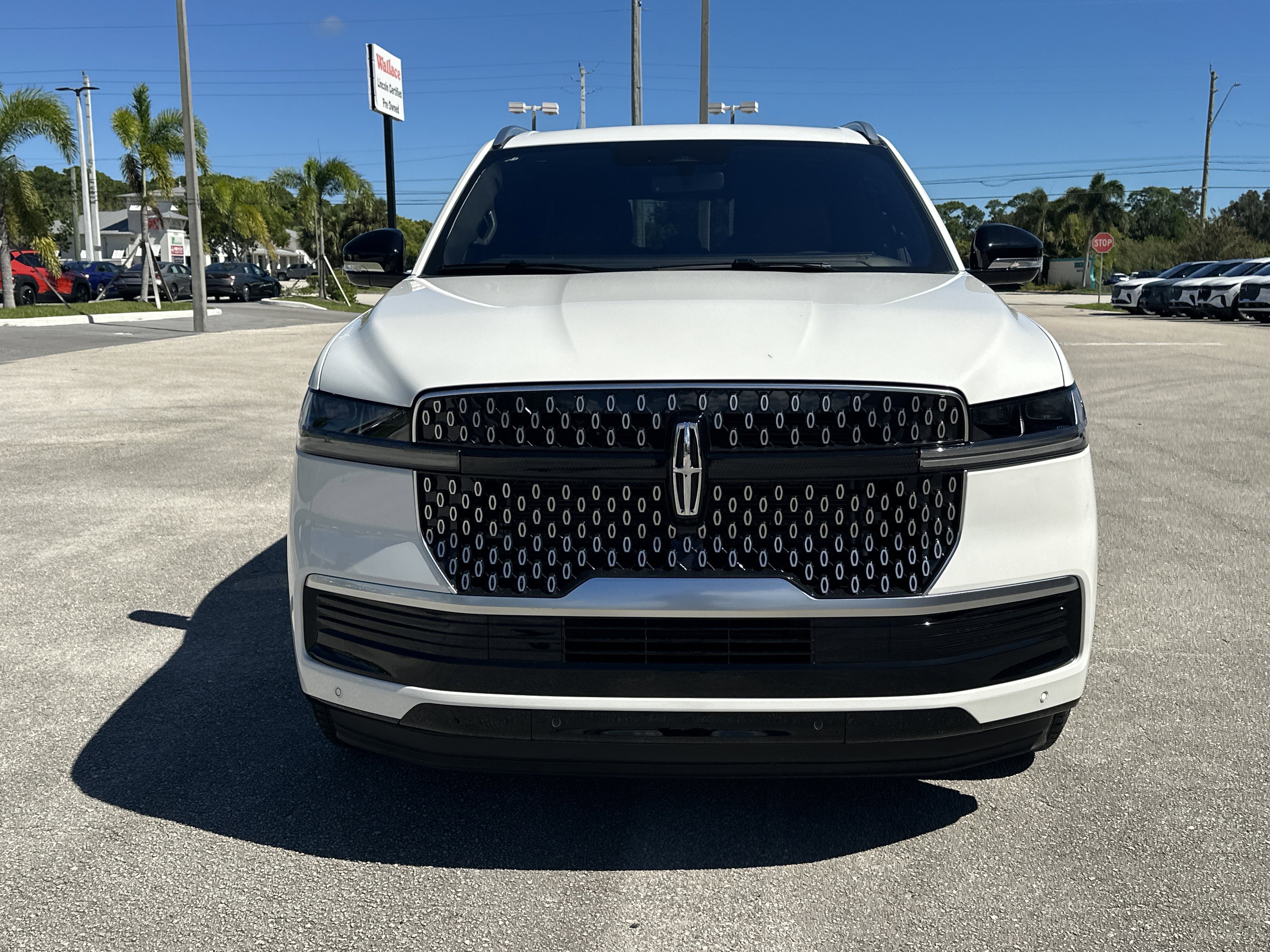 New 2025 Lincoln Navigator Reserve image 3