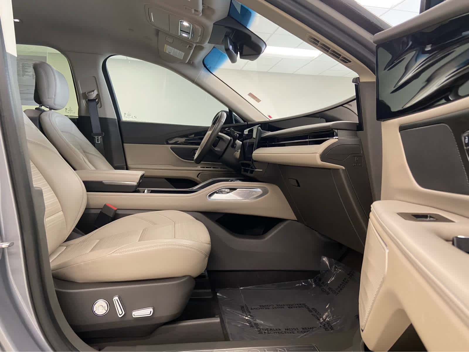 Used 2024 Lincoln Nautilus Reserve AWD/4WD image 17