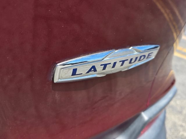 Used 2019 Jeep Cherokee Latitude Plus w/ Comfort/Convenience Group FWD image 11