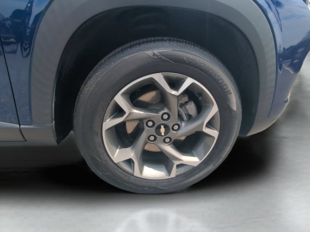 Used 2024 Chevrolet Trax LT w/ LT Convenience Package FWD image 25