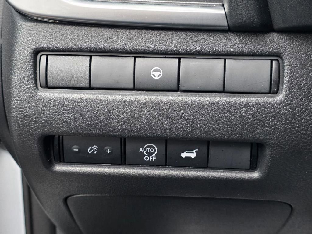Used 2024 Nissan Rogue SV FWD image 24