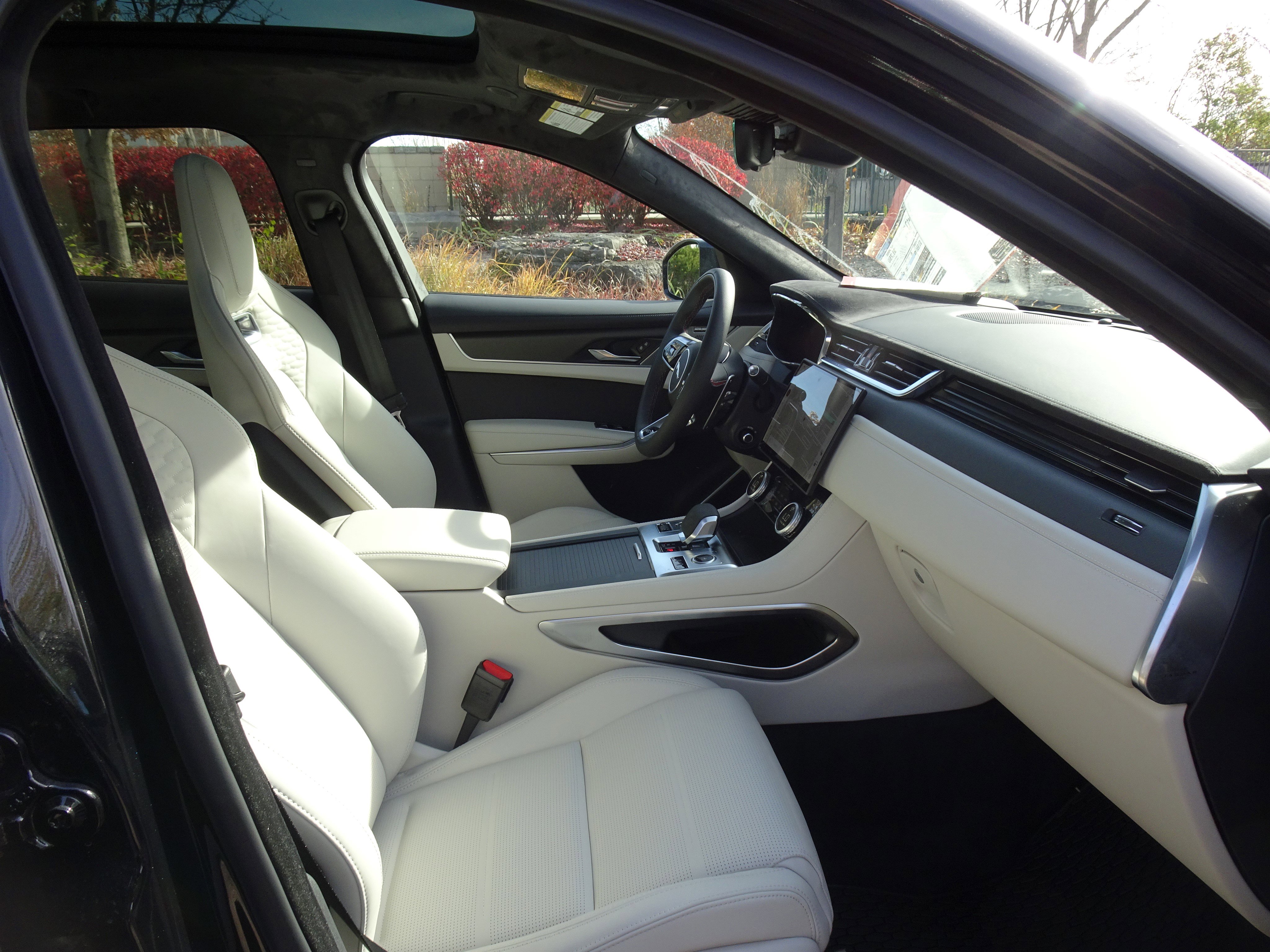 New 2026 Jaguar F-PACE SVR 575 Edition image 29