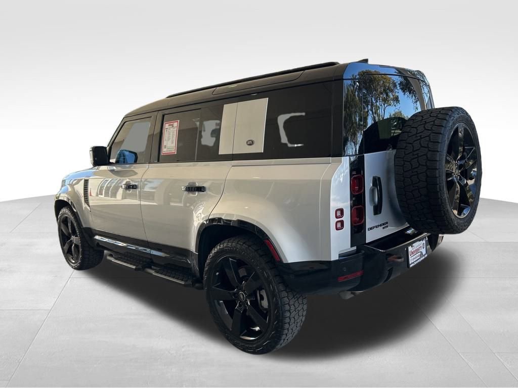 Used 2023 Land Rover Defender 110 X-Dynamic SE image 4