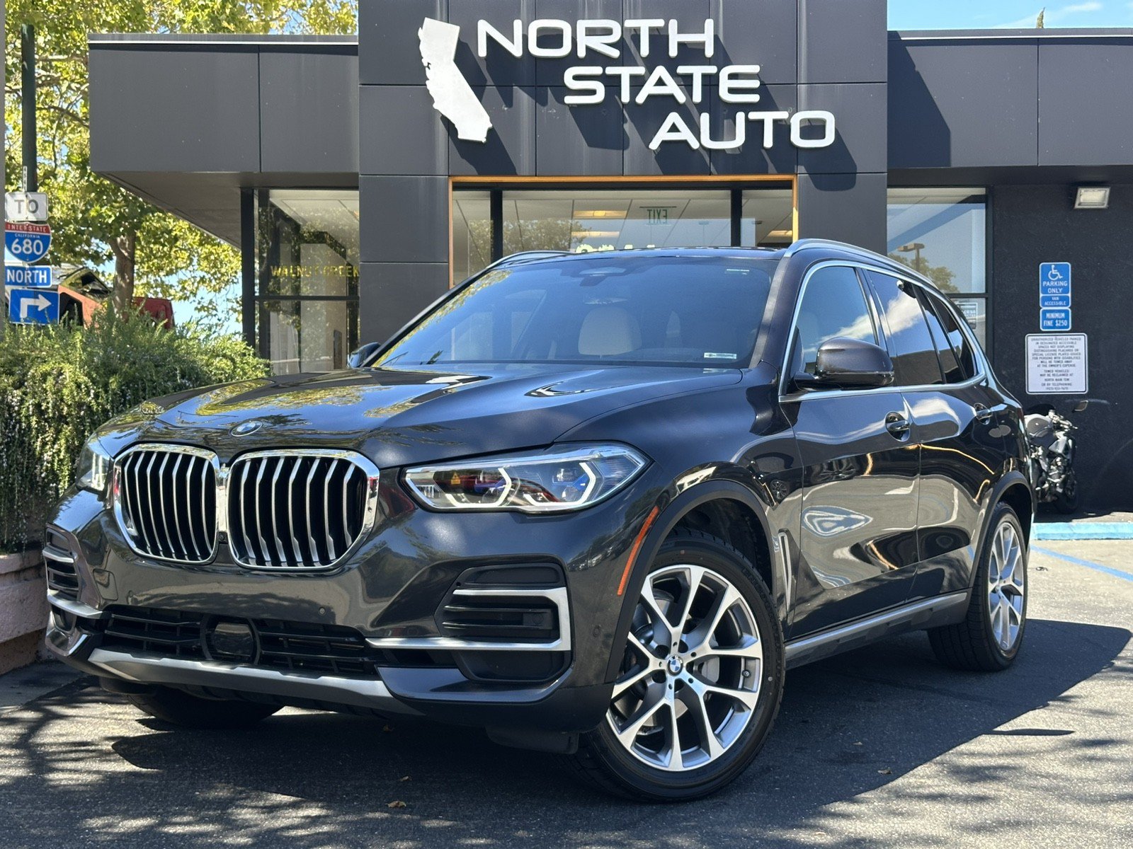 Used 2022 BMW X5 xDrive40i w/ Executive Package