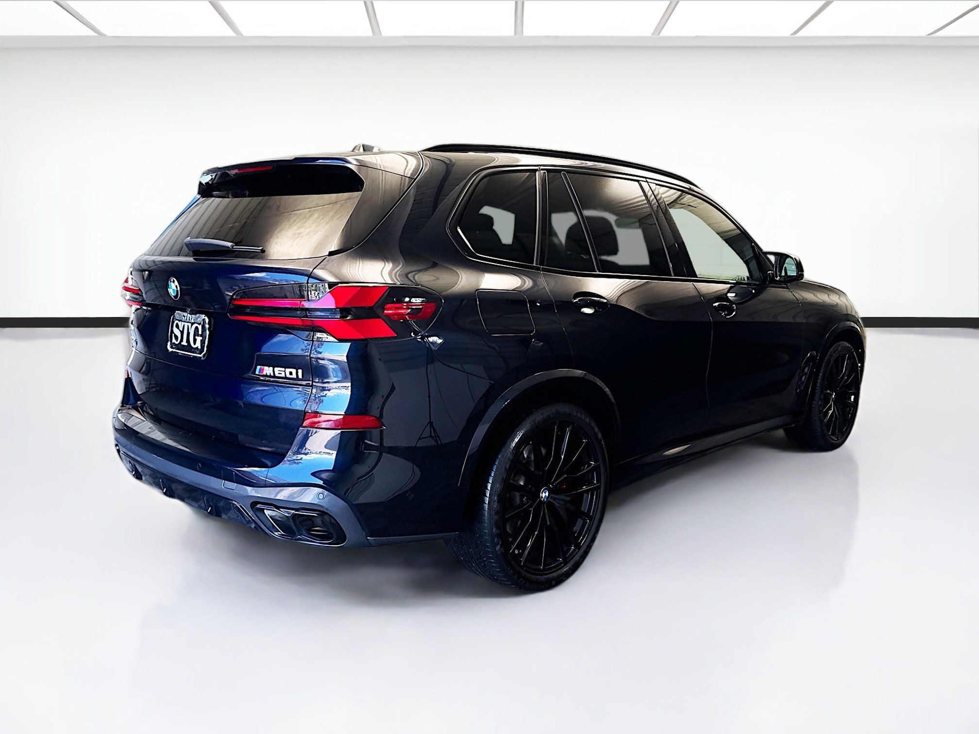 Used 2024 BMW X5 M60i w/ Executive Package image 4