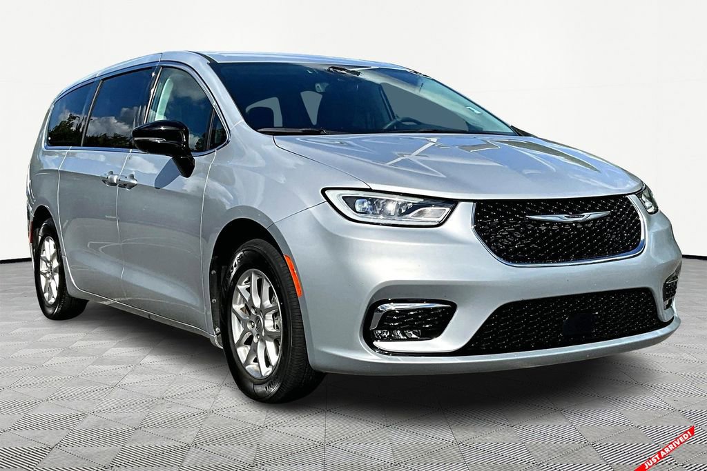 Used 2024 Chrysler Pacifica Touring-L