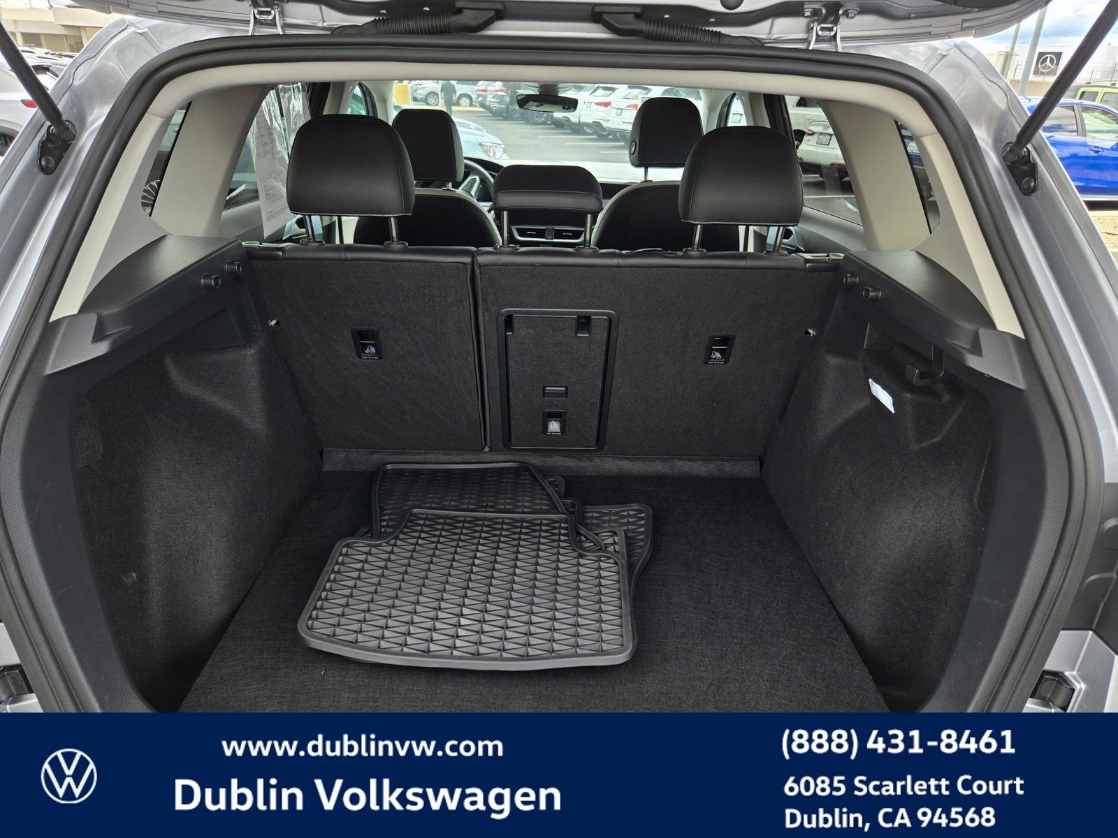 Used 2025 Volkswagen Taos SE image 23