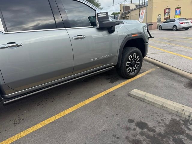 Used 2024 GMC Sierra 2500 Denali Ultimate AWD/4WD image 6