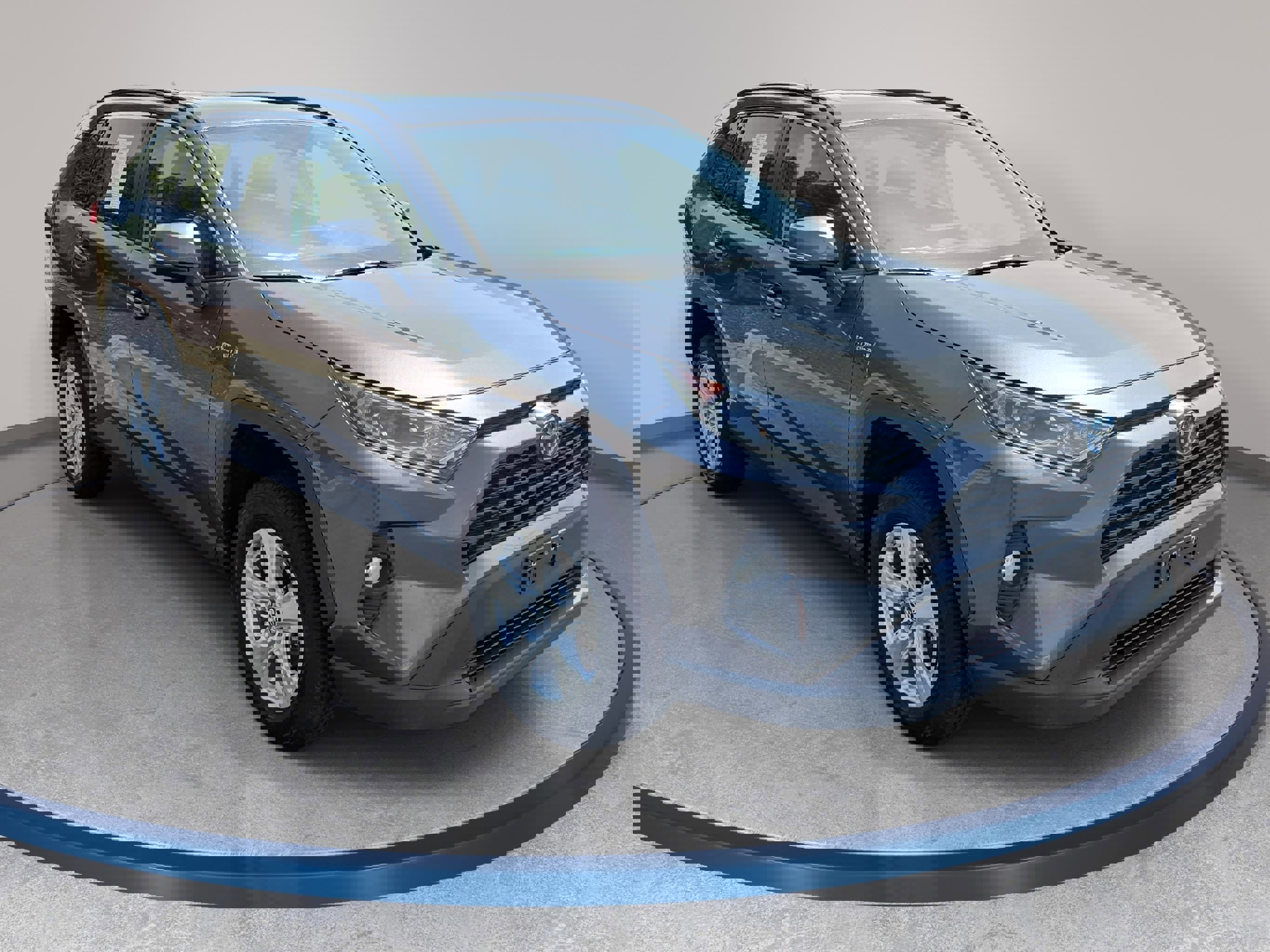 Used 2021 Toyota RAV4 XLE w/ Convenience Package image 3