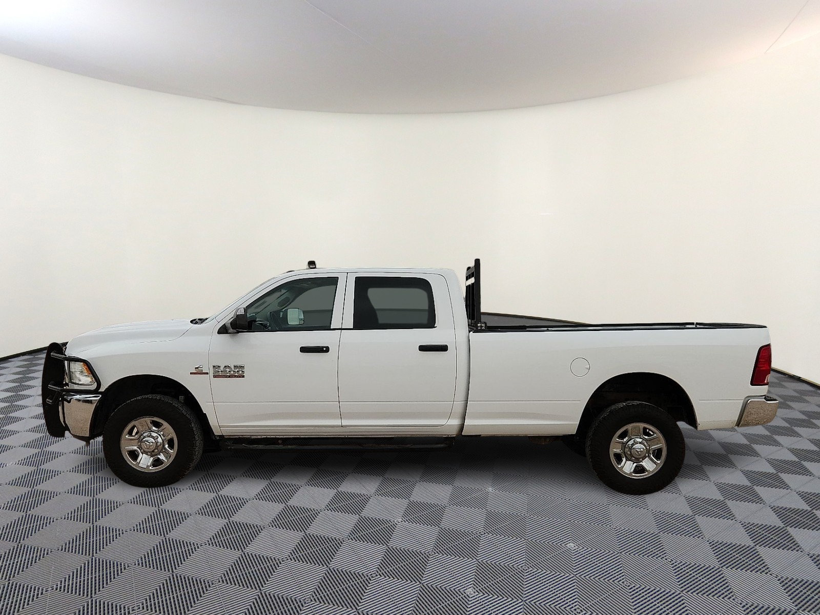 Used 2014 RAM 2500 Tradesman w/ Chrome Appearance Group AWD/4WD image 2