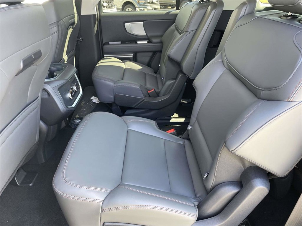 New 2025 Ford Expedition Active image 11