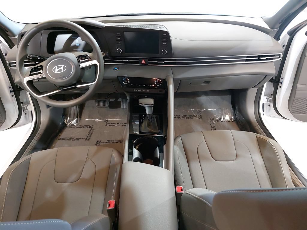 Used 2025 Hyundai Elantra Hybrid FWD image 9
